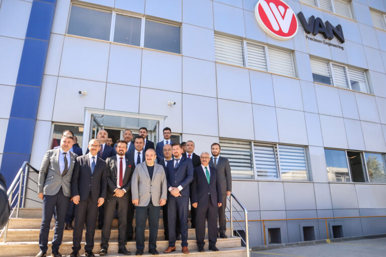 Der türkische Industrie- und Technologieminister der Republik Türkei Mustafa Varank zu Gast bei VAN Makina A.S. in der Türkei